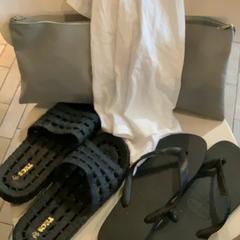 Kleren, Schoenen, T shirt & Tassen, zoals gemeld door MEININGER Hotel München City Center met iLost