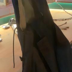 السترة Black، كما تم الإبلاغ عنه بواسطة MEININGER Hotel Köln West عبر iLost