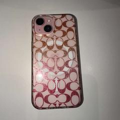 아이폰 pink iphone with the coach phone case, iLost를 사용하여 MEININGER Hotel Bruxelles Gare du Midi에 보고됨