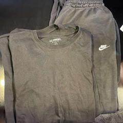 Kalhoty Black , Nike and LC Waikiki, jak nahlášeno Hotel V Frederiksplein pomocí iLost