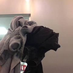 Hoodie & Jeans grey + Jeans Pant, as reported by MEININGER Hotel Milano Lambrate using iLost