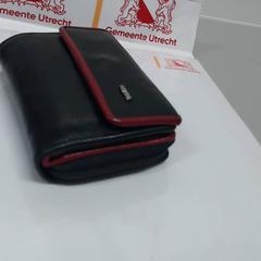 Wallet S.W.F. van der Stop, as reported by Gemeente Utrecht using iLost