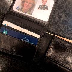 財布 (サブカテゴリ) Taal がiLostで Rotterdam The Hague Airport によって報告されました