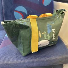 Groen tasje met kinderkleding, iLost에 보고됨