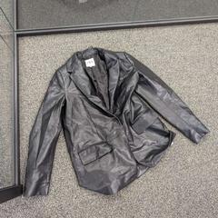 Jacket, as reported by TCR Tours using iLost