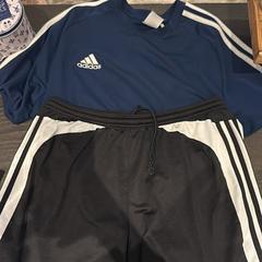 Camiseta de futbol & Pantalones cortos de fútbol Donkerblauw, ha sido reportado por Van der Valk Hotel Amsterdam-Amstel con iLost