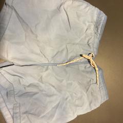 Sports pants Blue がiLostで MEININGER Hotel Salzburg City Center によって報告されました