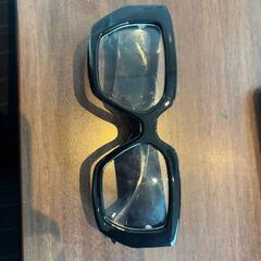 Okuliare zwart, ako bolo nahlásené Haven Hotel Rotterdam pomocou iLost