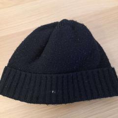 القبعة، كما تم الإبلاغ عنه بواسطة IKEA Praha – Zličín عبر iLost