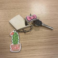 Nyckelring Met een strikje hangertje, rapporterat av Pathé Amsterdam Noord med iLost