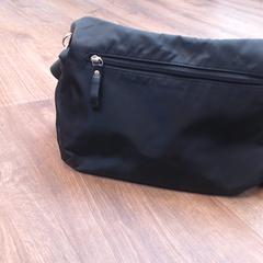 حقيبة يد، كما تم الإبلاغ عنه بواسطة Walibi Holland عبر iLost