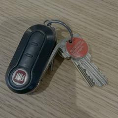Chaveiro met autosleutel, como reportado por Gemeente Meierijstad utilizando o iLost