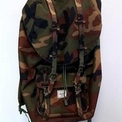 Hátizsák, amint azt Hermes Eindhoven az iLost segítségével jelentette.