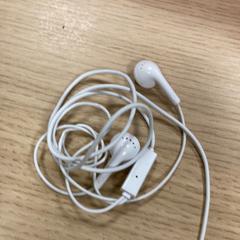 Oortjes met draad, iLost를 사용하여 Pathé Amsterdam Noord에 보고됨