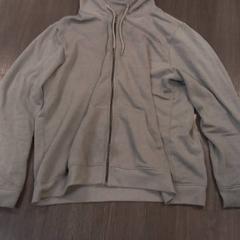 조끼 Grijs, iLost를 사용하여 Libéma Beurzen en Evenementen에 보고됨