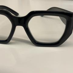 Szemüveg, amint azt HvA Amstelcampus az iLost segítségével jelentette.