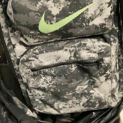 Poltsa, gisa salatu by MEININGER Hotel Köln West iLost erabiliz