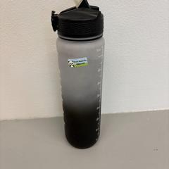 Vizesüveg grå, amint azt IKEA Sørlandet az iLost segítségével jelentette.