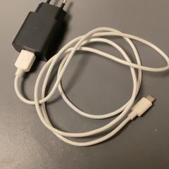 Adapter & Töltő, amint azt MEININGER Hotel Copenhagen az iLost segítségével jelentette.