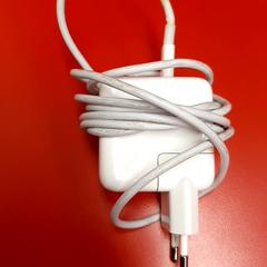 Bærbar lader, som rapportert av UvA REC ved bruk av iLost