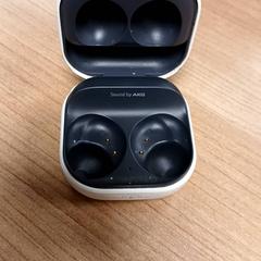 Hörlursfodral Wit AKG, rapporterat av Connexxion Amstelland-Meerlanden Schiphol Zuid med iLost