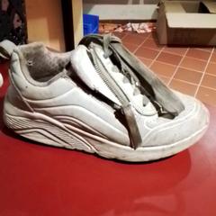 حذاء أطفال، كما تم الإبلاغ عنه بواسطة Apenheul عبر iLost