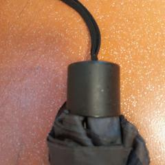 مظلة قابلة للطي gris، كما تم الإبلاغ عنه بواسطة TCL عبر iLost