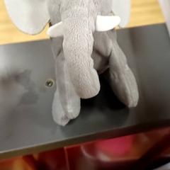 Ölelős pofon Éléphant, amint azt IKEA Strasbourg az iLost segítségével jelentette.