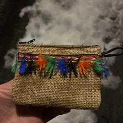 Kleine portemonnee, jute rits tasje, som rapporterats till iLost