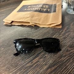 نظارات شمسية zwart، كما تم الإبلاغ عنه بواسطة WestCord Hotel Eindhoven عبر iLost