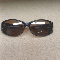 Des lunettes de soleil, a été signalé par Qbuzz GD Groningen Peizerweg utilisant iLost