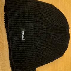 قبعة صغيرة، كما تم الإبلاغ عنه بواسطة Mauritshuis Den Haag عبر iLost