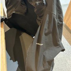 Jacke zwart, gemeldet von Gemeente Zevenaar über iLost