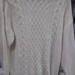 كنزة صوفية، كما تم الإبلاغ عنه بواسطة Inntel Hotels Amsterdam Centre عبر iLost