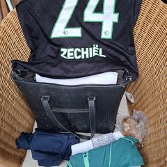 Schooltas met oa sportkledong zechiel op shirt, iLost에 보고됨