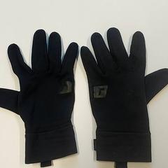 Handschoenen zwart がiLostで Centraal magazijn によって報告されました