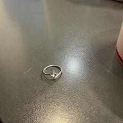 指輪 bague がiLostで MEININGER Hotel Bordeaux Gare Saint-Jean によって報告されました