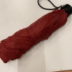 Ombrello pieghevole, come riportato da IKEA神戸 utilizzando iLost