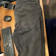 Black jeans, zgłoszono przez Leonardo Hotel Amsterdam Rembrandtpark przy użyciu iLost