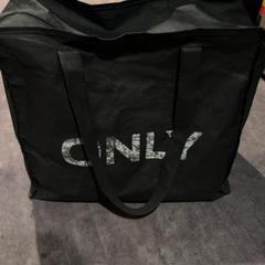 Tas met inhoud, som rapportert av Van der Valk Hotel Haarlem ved bruk av iLost