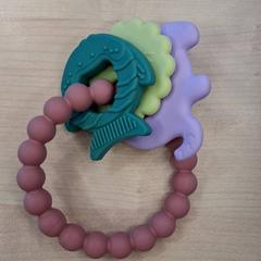 شخصيات الأكشن والدمى والحيوانات المحشوة والدمى Silicone multicolore، كما تم الإبلاغ عنه بواسطة IKEA Avignon عبر iLost