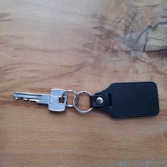 Sleutel zwart leren sleutelhanger, segundo informou a iLost