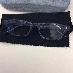 İLost kullanarak HvA Amstelcampus tarafından bildirildiği gibi Gözlük kabı Donker blauw