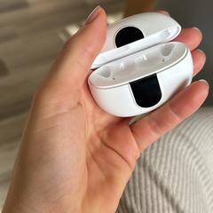 Hoesje oortjes merkloos wit met zwart schermpje, iLost-i jakinarazi zaion moduan