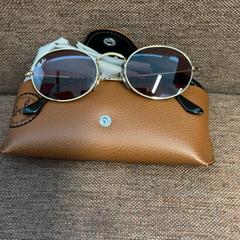 색안경, iLost를 사용하여 Pathé Schouwburgplein에 보고됨