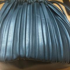 Táska - Handtasje zwart DIALLO, amint azt Centraal magazijn az iLost segítségével jelentette.