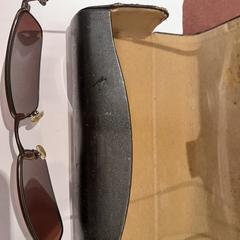 Brillenetui mit brille noir, gemeldet von TCL über iLost