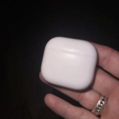 AirPods (4), come riportato a iLost