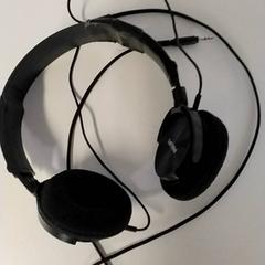 Auriculares, ha sido reportado por Regio Antwerpen - Brussel con iLost