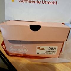 Sandalen kindermaat Bruin, a été signalé par Gemeente Utrecht utilisant iLost